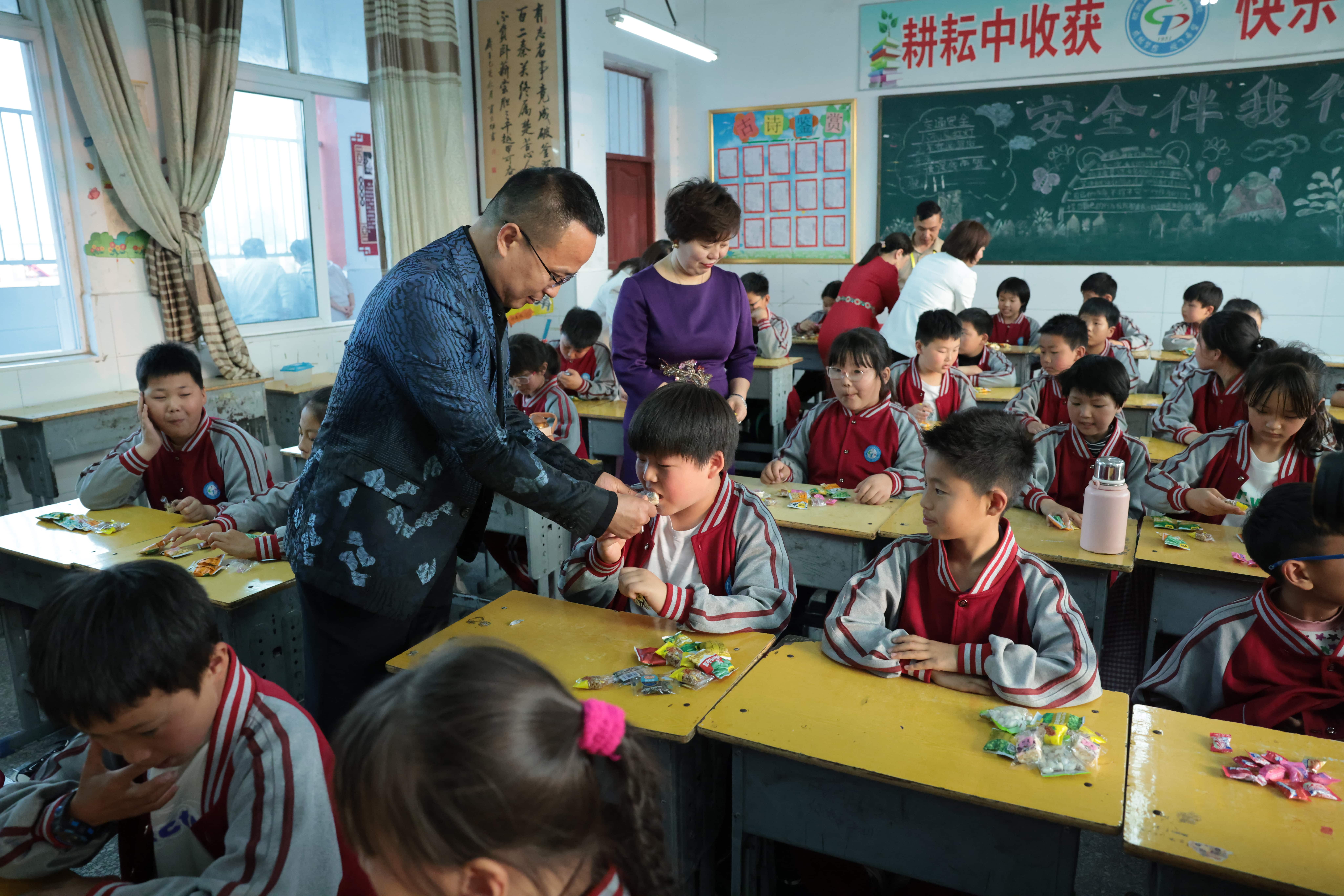 在爱意的“双向奔赴”中丨第249所乐鱼网页版登录入口公益学校揭牌 在爱意的“双向奔赴”中丨第249所乐鱼网页版登录入口公益学校揭牌