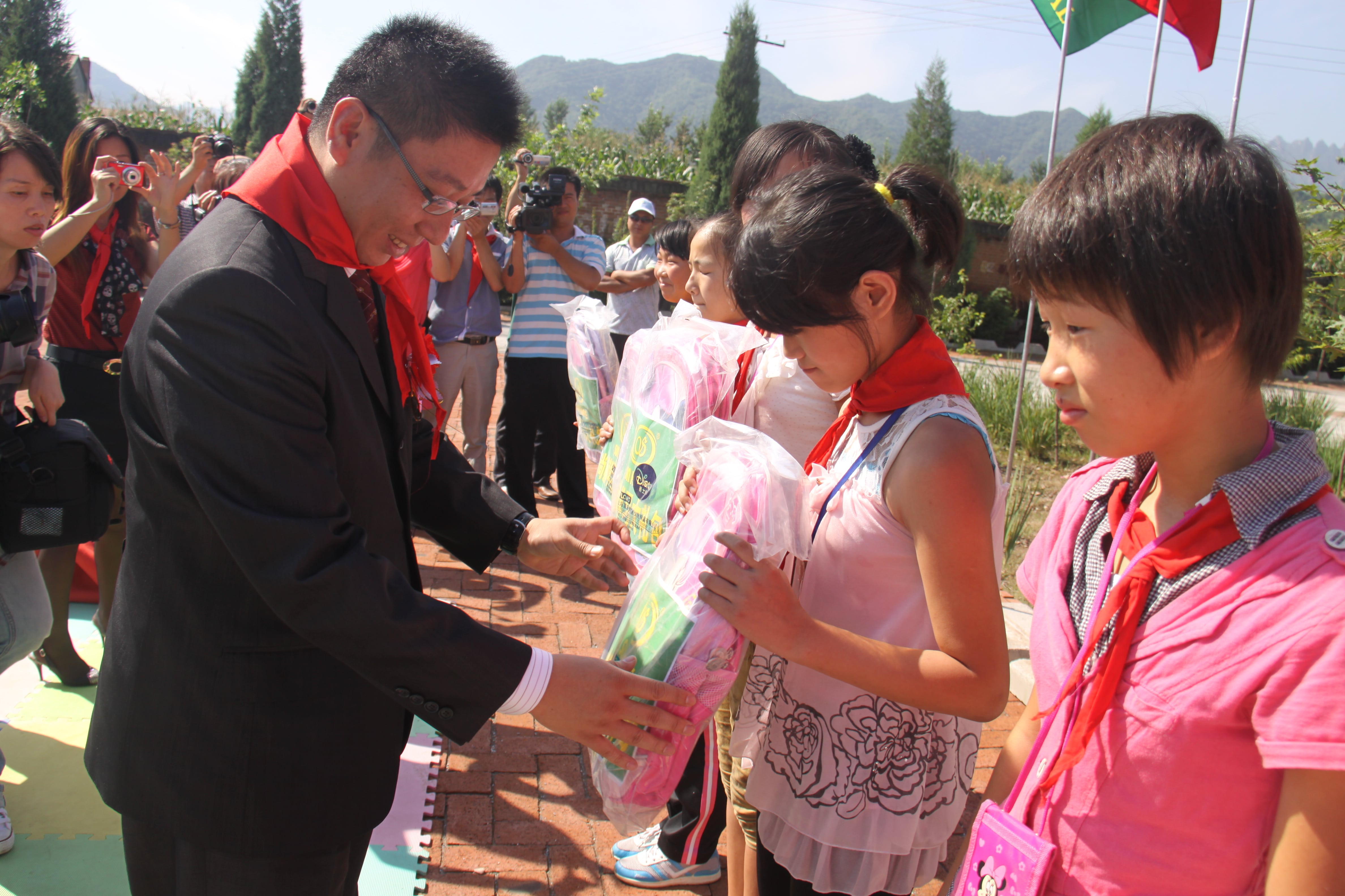 第17所 承德市乌龙矶乐鱼网页版登录入口牛艳玲小学 第17所 承德市乌龙矶乐鱼网页版登录入口牛艳玲小学